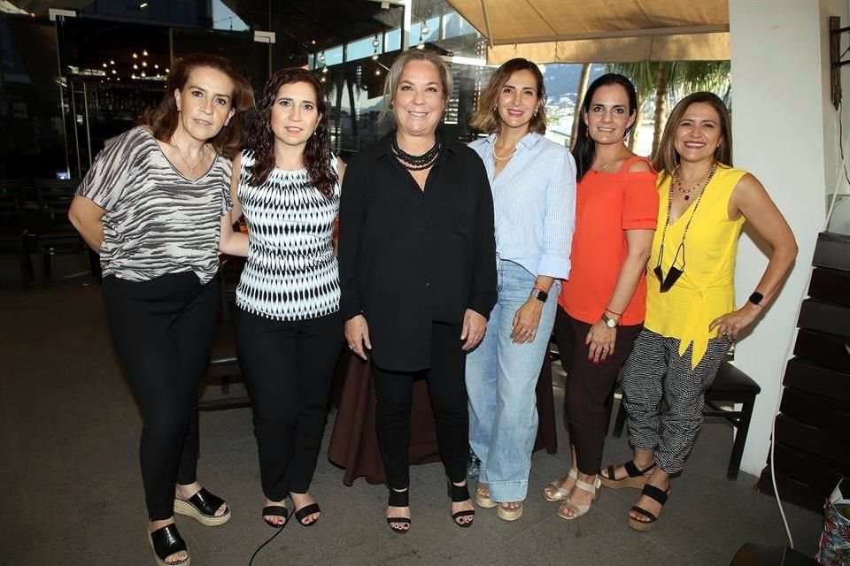 Rebeca Castro, Ludy Castillo, Tota Salazar, Mary Carmen González, Alicia Valenzuela y Rocío de Correa