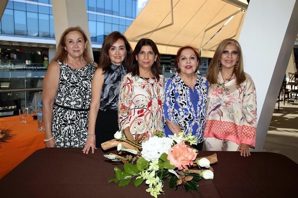 Lili Montemayor, Lizeth Chapa, Ana de González, Lupita Dávlos y Mayra Sánchez