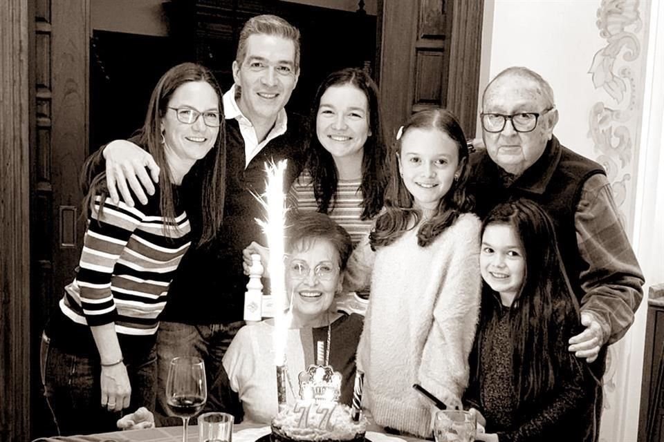 Cristy Barragán de Viejo, Jesús Viejo González, Ana Sofía Viejo Barragán, María Fernanda Viejo Barragán, Eduardo Jesús Barragán Villarreal, Magda Cristina Garza de Barragán y Carolina Viejo Barragán