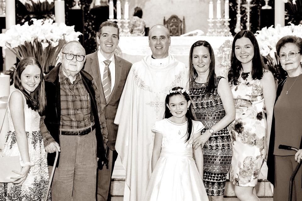 María Fernanda Viejo, Eduardo Jesús Barragán Villarreal, Jesús Viejo, Fray Jorge Rodríguez, Cristy Barragán de Viejo, Ana Sofía Viejo, Magda Cristina Garza de Barragán y Carolina Viejo Barragán