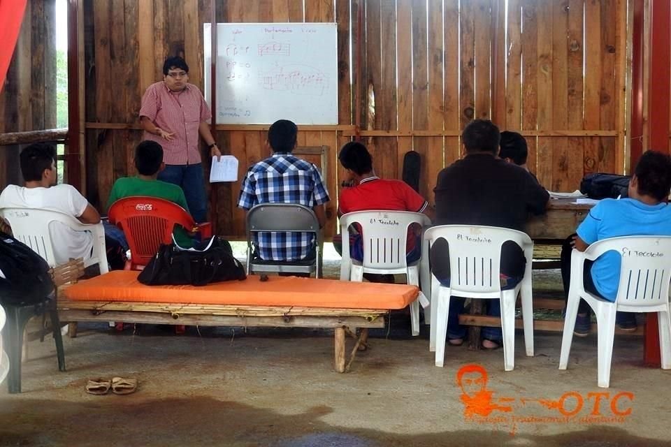 Unos 300 niños estudian música, danza y teatro en El Tecolote de manera gratuita.