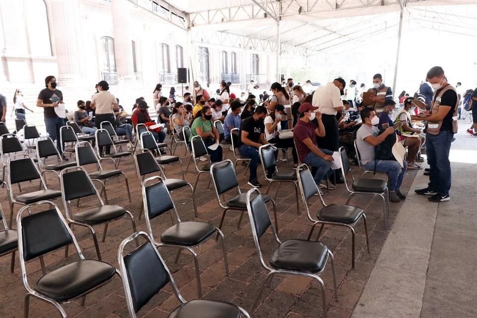 Hoy inició la aplicación de la segunda dosis antiCovid para el grupo de 18 a 29 años en Monterrey.