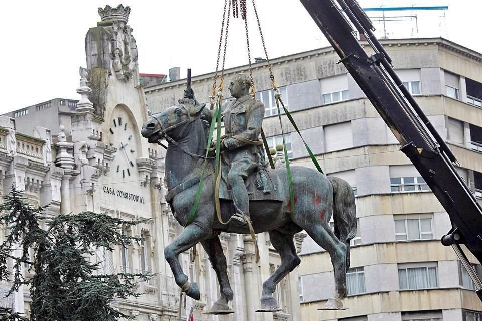 El doctor y restaurador Gabriel Mérigo analiza la destrucción de monumentos como constante en la historia en afán por negar personajes.