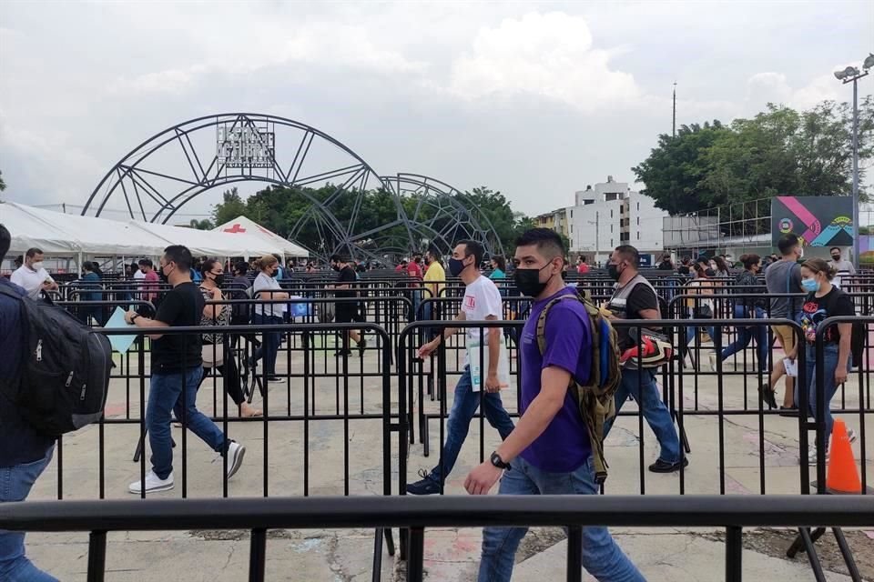 Este viernes, 100 mil personas mayores de 18 años fueron vacunadas en Jalisco.