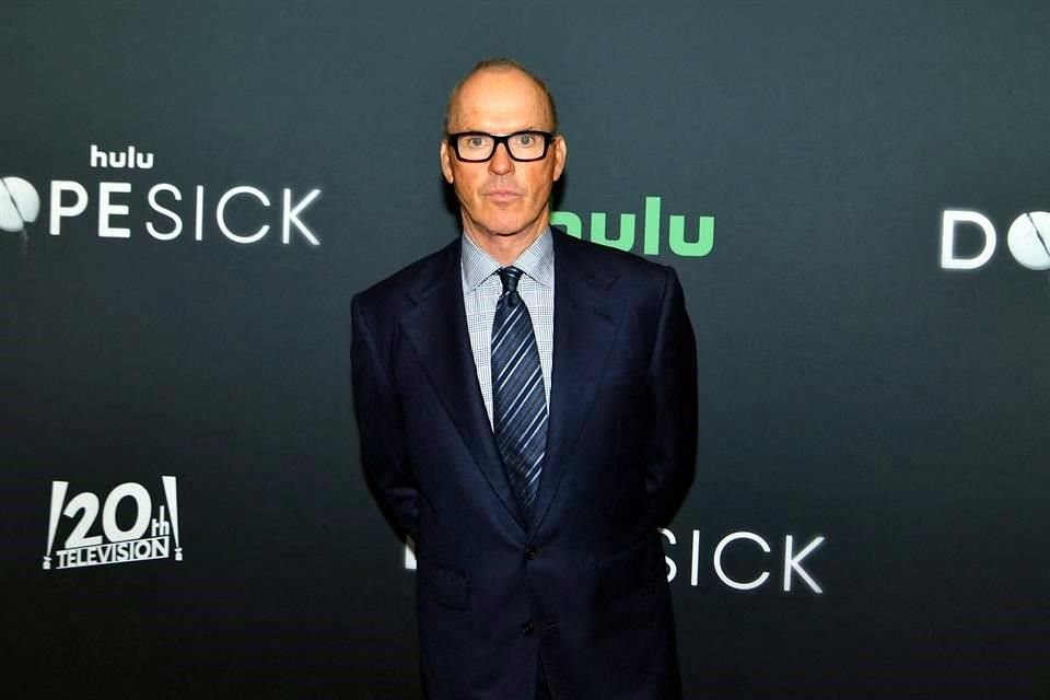 Michael Keaton protagoniza 'Dopesick', una serie donde confronta la crisis de los opioides en Estados Unidos.