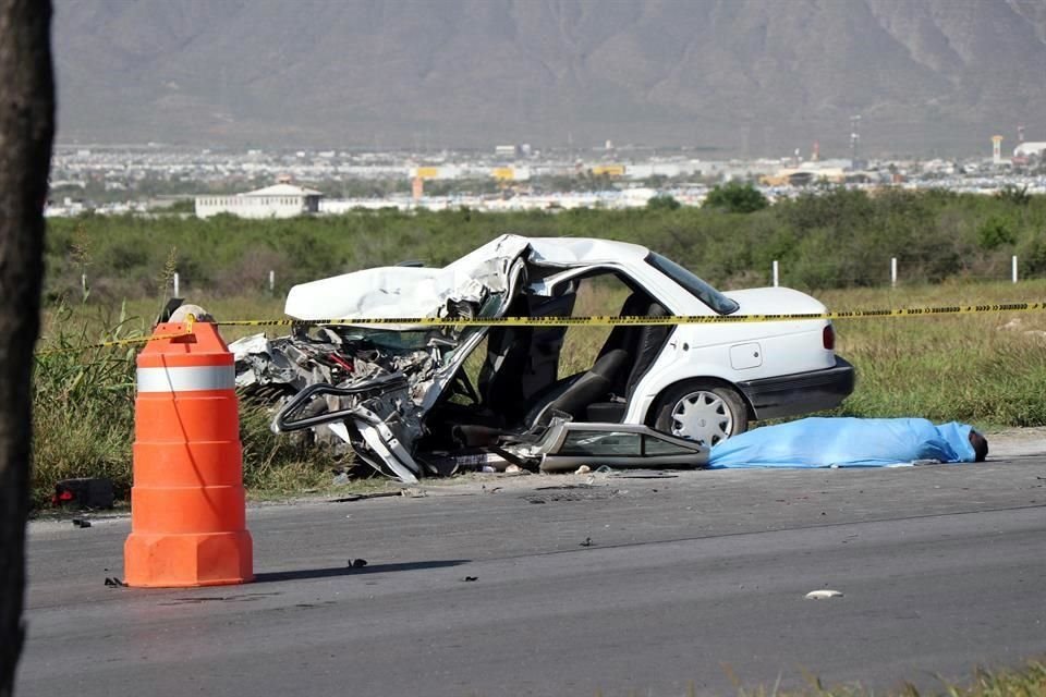 El auto que conducía René Humberto Maldonado quedó destrozado luego de impactarse contra una camioneta.