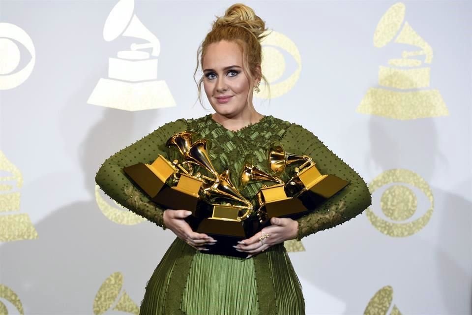 Adele lanzará un nuevo disco el 19 de noviembre.