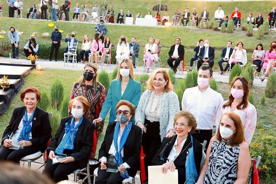 Martha Herrera, Mariana Rodríguez, Liliana Melo, Luis Donaldo Colosio, Marilú de Colosio, Magdalena de Chapa, Consuelo de Garza, Zulema de Villaseñor, Martha de Garza Madero y Martha de Zambrano