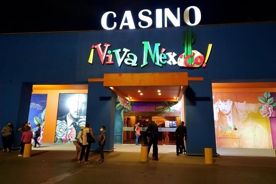 Una fuente cercana señaló que el Casino Viva México, ubicado en Céntrika, en Guerrero y Ruiz Cortines, permanecía cerrado y era revisado por las autoridades.