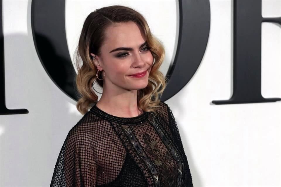 Cara Delevingne habló detalladamente sobre su sexualidad, reveló que perdió su virginidad a los 18.