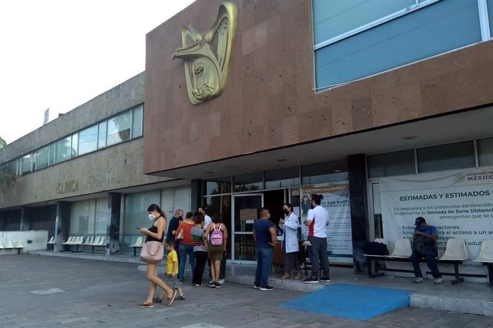 La Clínica 15 del IMSS tendrá una remodelación, por lo que sus servicios se darán en el Hospital Santa Cecilia, en Monterrey, por tiempo indefinido.