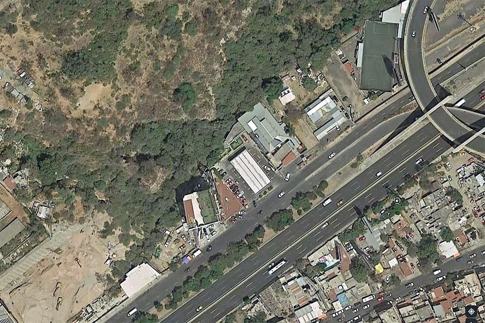 Propiedad en disputa. El predio que reclama la FGR se ubica en Prolongación Paseo de la Reforma 271, Colonia Lomas de Santa Fe.