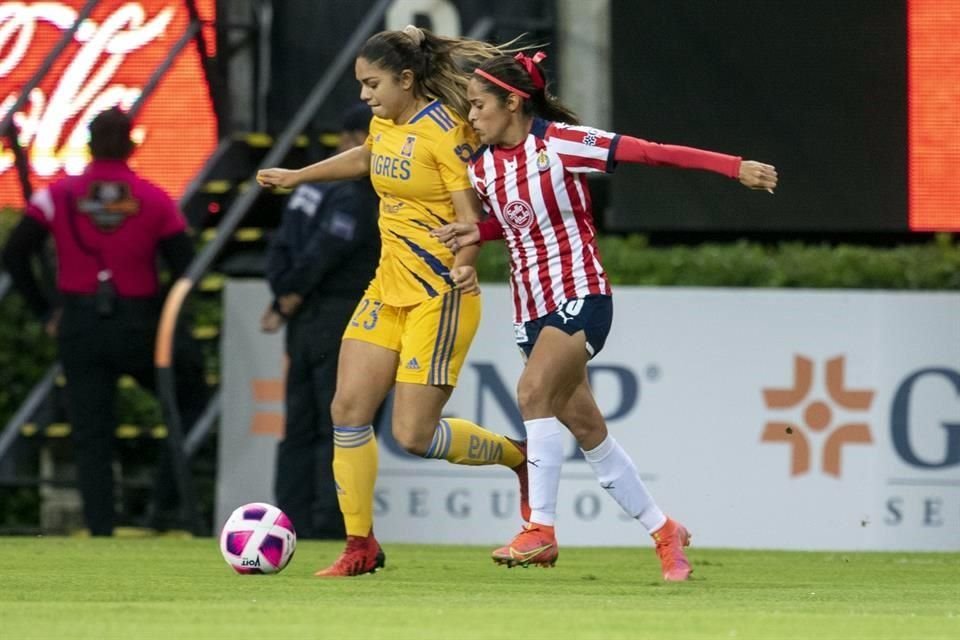 Jana Gutiérrez repitió de titular como lateral por izquierda en lugar de la lesionada Natalia Villarreal.