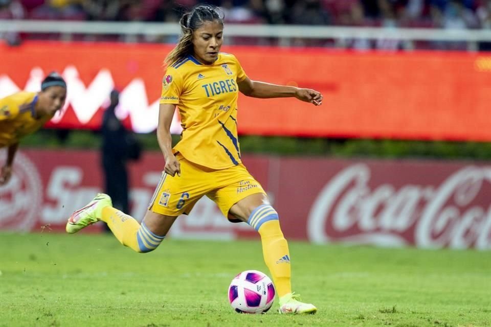 Nancy Antonio marcó desde los 11 pasos su primer gol del torneo.