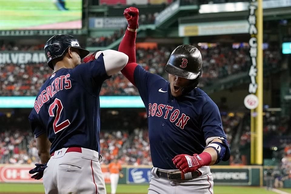 Los Medias Rojas castigaron a los lanzadores de Astros en los dos primeros innings del partido.