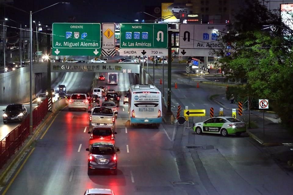 El Municipio recomendó a los automovilistas continuar por la Avenida Miguel Alemán hasta la lateral de Bonifacio Salinas para acceder a Miguel de la Madrid.