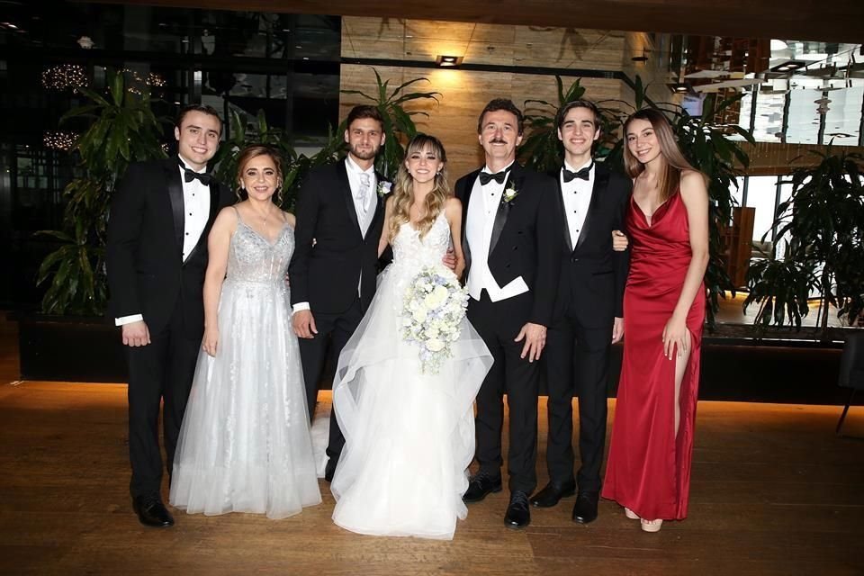 Joel Ibarra de la Garza, Carolina de la Garza de Ibarra, Ricardo Cerda García, Caro Ibarra de la Garza, Joel Ibarra Ortegón, Carlos Ibarra de la Garza y Sofía de la Garza