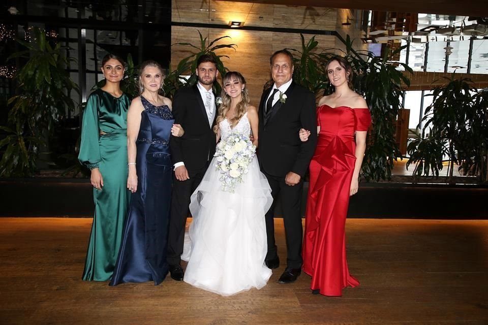 Ale Cerda García, Mayra García Ayala de Cerda, Ricardo Cerda García, Caro Ibarra de la Garza, Ricardo Cerda Martínez y Karen Cerda de Matienzo
