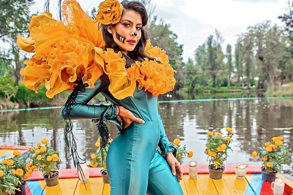 La cantante María León grabó hace unos días en Xochimilco un promocional del Desfile Internacional de Día de Muertos, que se realizará próximamente en la Ciudad de México.