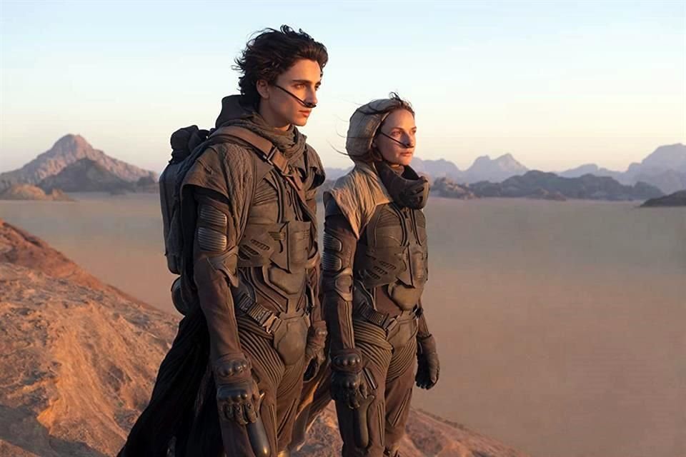 Después de muchos retrasos, la película 'Duna', de Denis Villeneuve, basada en la novela de Frank Herbert, finalmente llega a los cines. Protagonizan Timothée Chalamet y Rebecca Ferguson (en foto).