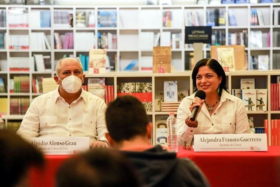 El Ministro de Cultura de Cuba, Alpidio Alonso Grau, estuvo con la Secretaria de Cultura Alejandra Frausto para anunciar la participación de México como invitado de honor en la FIL de La Habana.