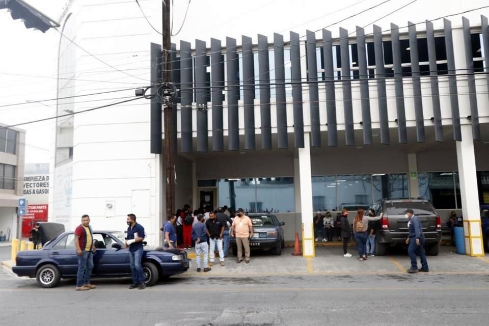 Luego de la tragedia por el asesinato de cinco personas en Juárez, la familia inició este miércoles los servicios funerarios.