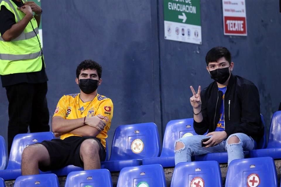 Observa las imágenes del ambiente en el Universitario.