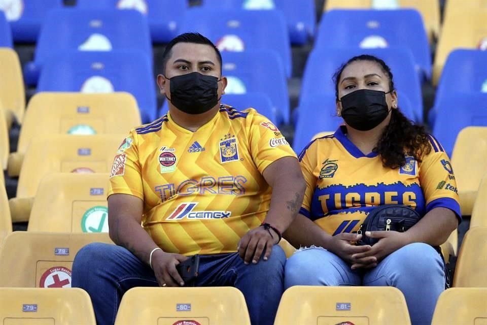 Observa las imágenes del ambiente en el Universitario.