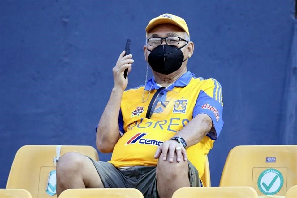 Observa las imágenes del ambiente en el Universitario.