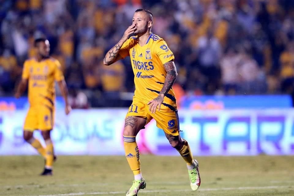 El 'Diente' siguió con su gran momento de goleador.