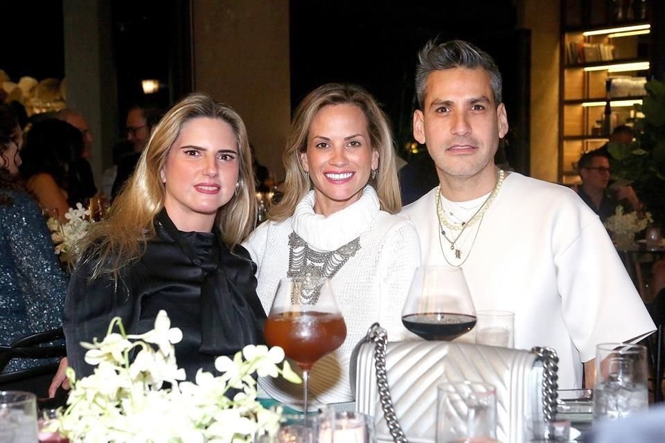 Érika Hinojosa, Sandra Escamilla y Raymundo Pérez