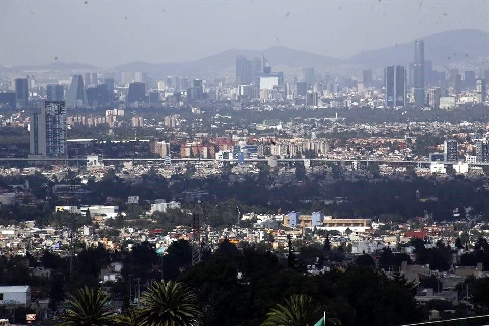 En #CDMX conviven viviendas deshabitadas, hacinadas y predios abandonados en áreas con servicios urbanos, expuso el Instituto de Planeación Democrática y Prospectiva, Pablo Benllure.