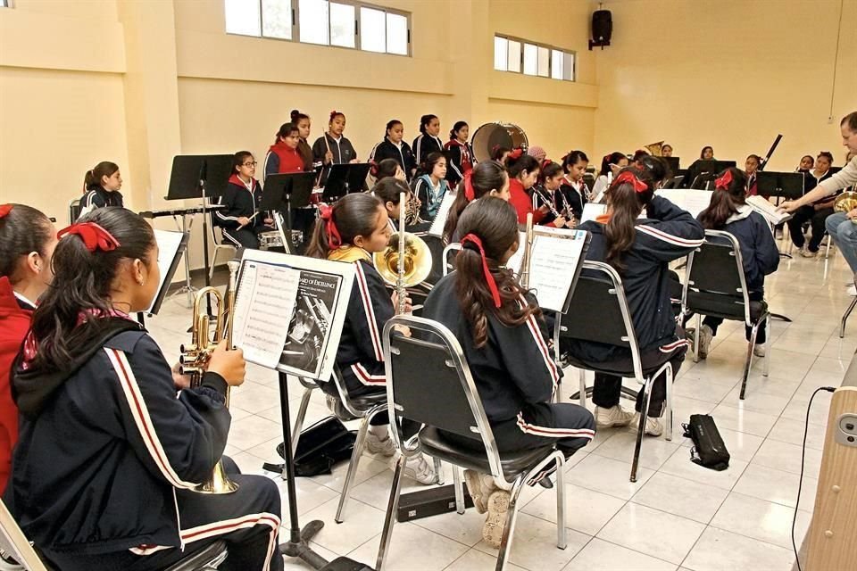 Campañas como la donación de instrumentos para orquestas infantiles, como el que lleva a cabo la Ciudad de los Niños se verían afectadas de aprobarse los cambios a la Ley del ISR.
