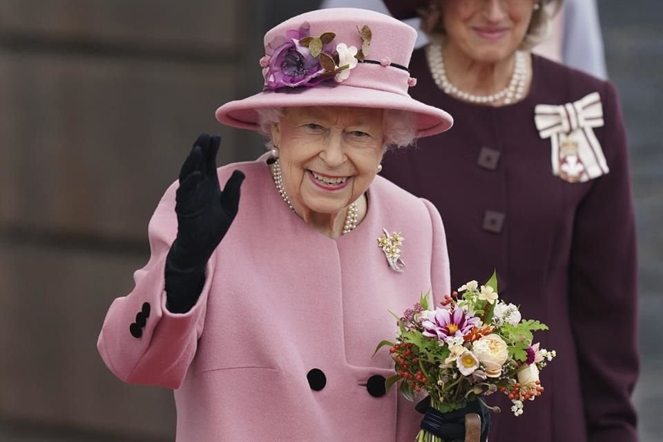 La Reina Isabel II pasó una noche en un hospital por unos estudios preliminares a los que se sometió.