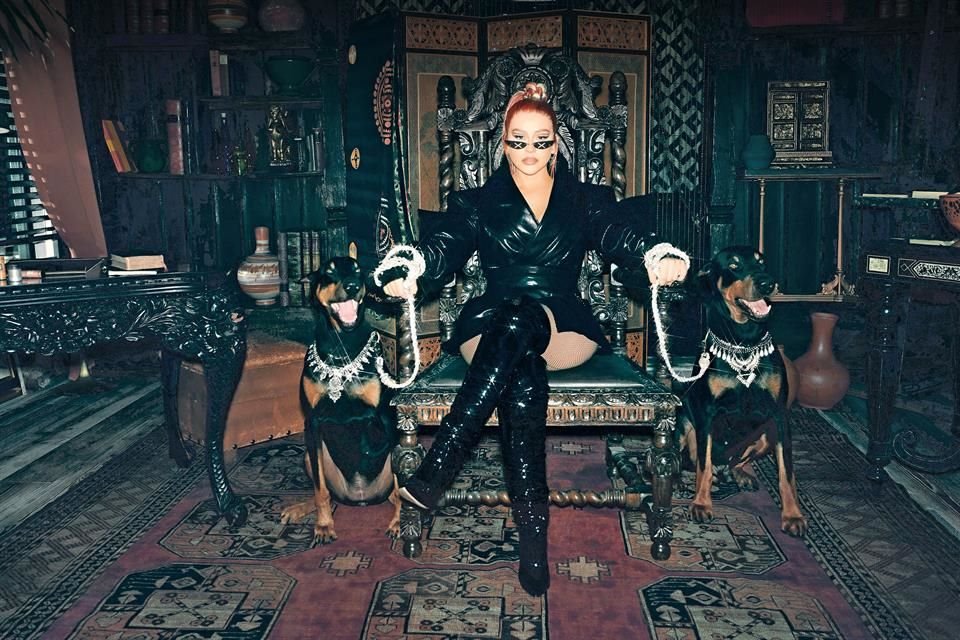 Afirma que desde niña, cuando empezó su carrera artística, supo estar en la mira de todos.