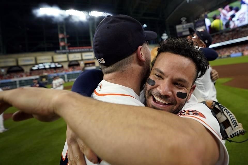 José Altuve celebra la conquista de la Liga Americana.