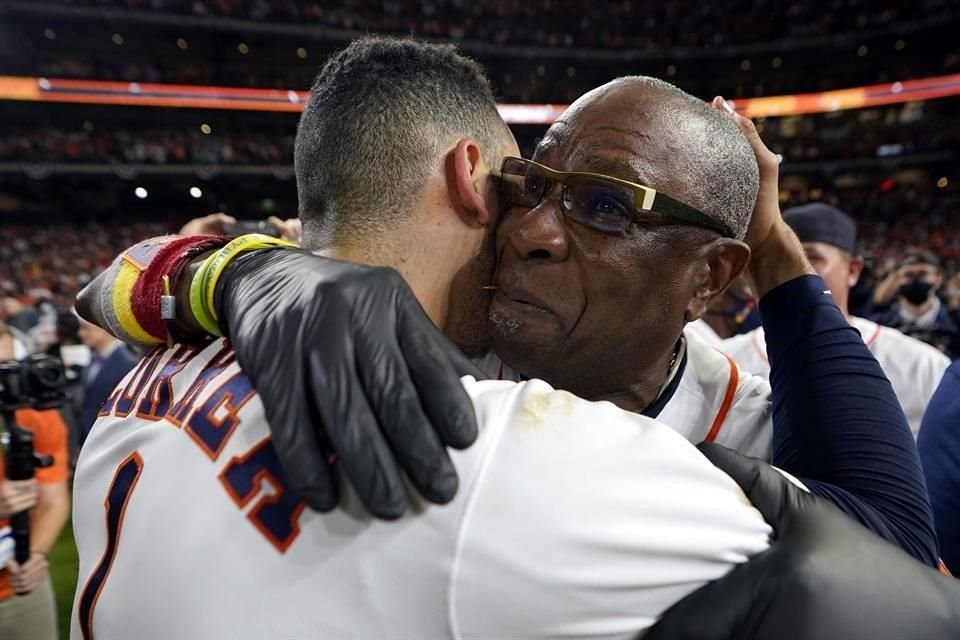 El mánager Dusty Baker vuleve a una Serie Mundial.