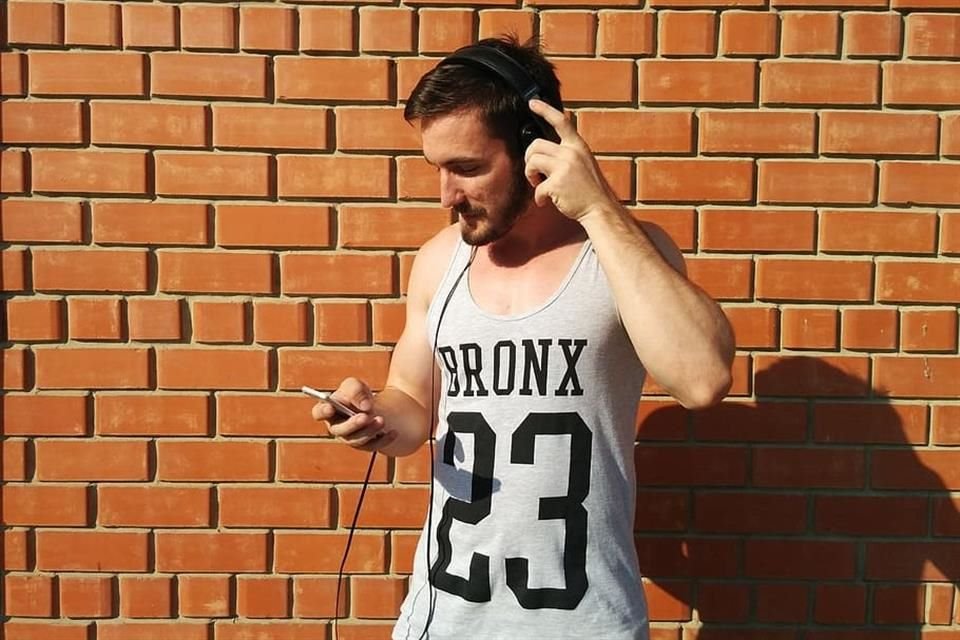 Radioescuchas podrán sintonizar transmisiones en vivo, playlists y pódcast de la UAM Radio en sus dispositivos con la app de la emisora.