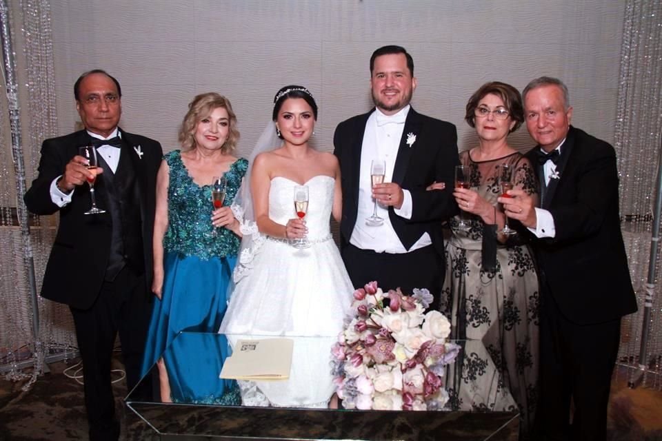 Ramiro Carrillo Zapata, Nelly Aguirre de Carrillo, Marcela Carrillo Aguirre, José de Jesús Ploneda Hernández, María Cecilia Hernández de Ploneda y Jorge Ploneda González