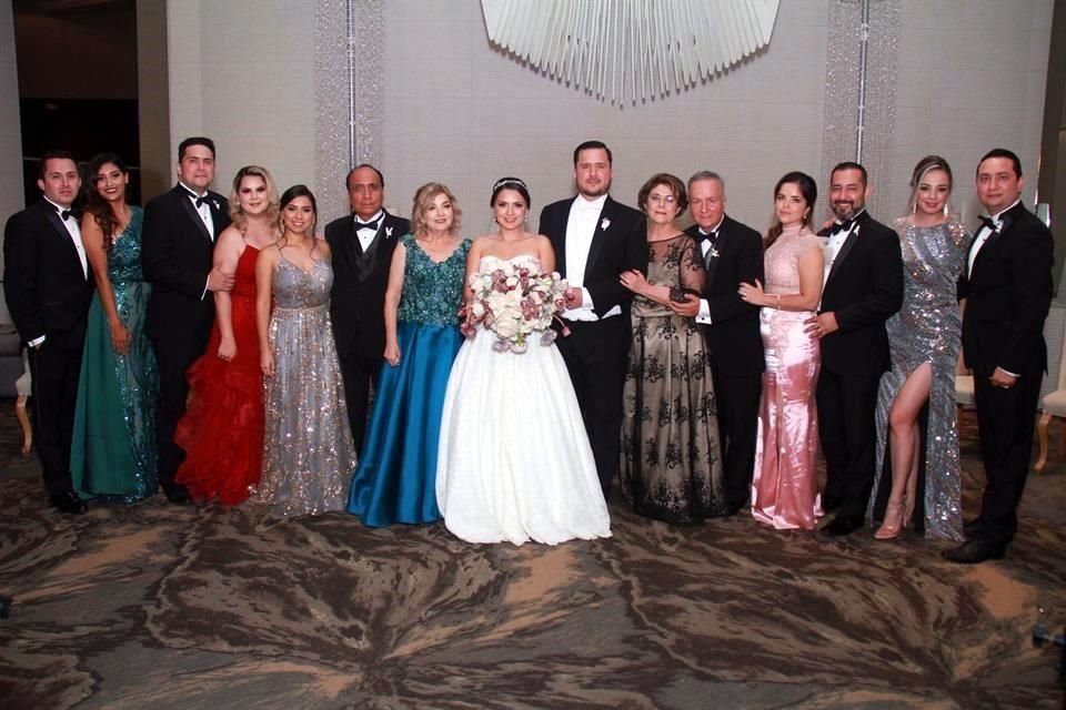 Luis Ploneda, Sheila Ruiz, Enrique Ploneda, Lizeth Salinas, Cecilia Ploneda,  Mario Ontiveros, Sarahí Aguirre  y Jorge Ploneda