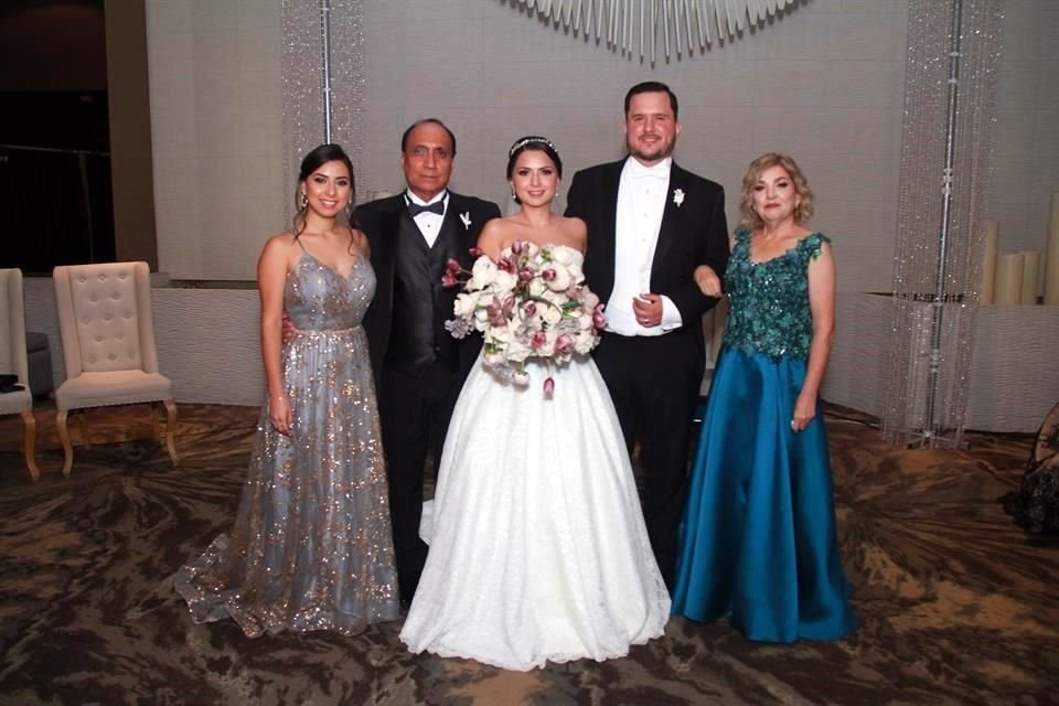 Alejandra Carrillo Aguirre, Ramiro Carrillo Zapata, Marcela Carrillo Aguirre, José de Jesús Ploneda Hernández y Nelly Aguirre de Carrillo