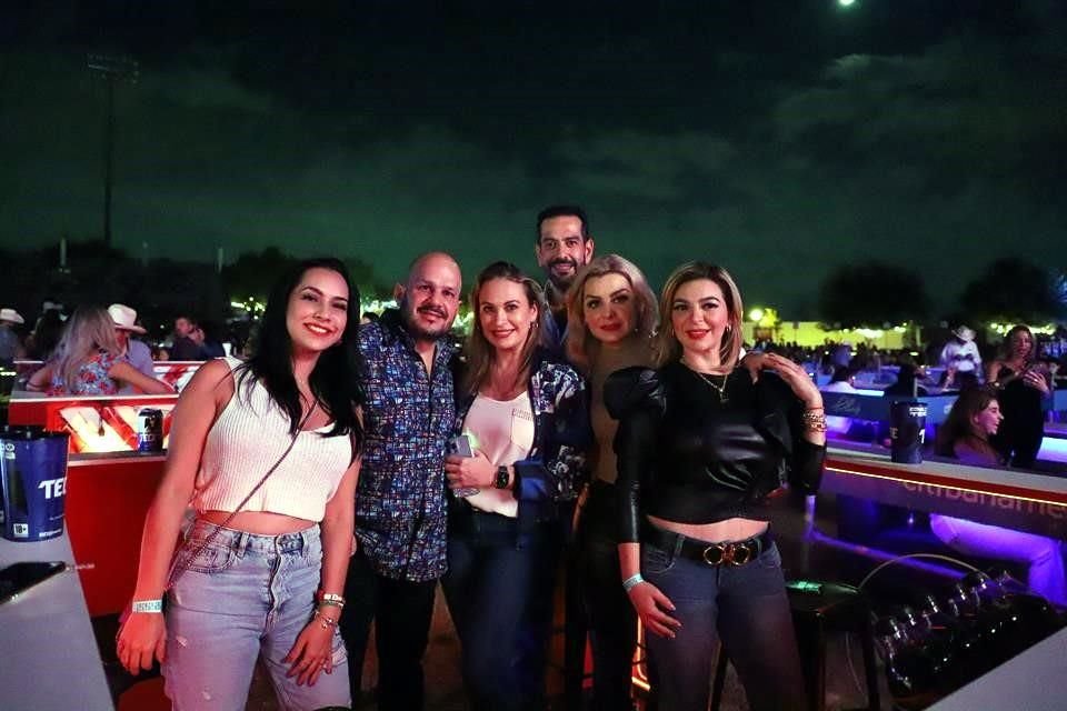 Lily Rodríguez, Sergio Oyervides, Mony Sandoval, Gerardo Salazar, Karina Cavazos y Karina Acosta 
