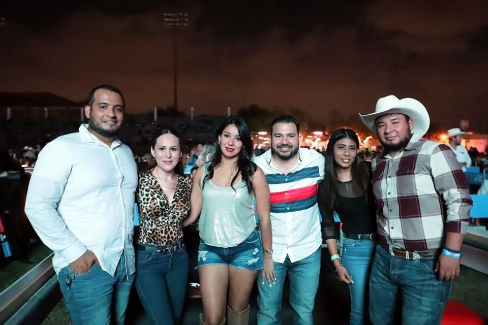 Elio Morín, Claudia Gutiérrez, Paola Salinas, Kristofer Treviño, Sandra Hernández y Jorge Salinas