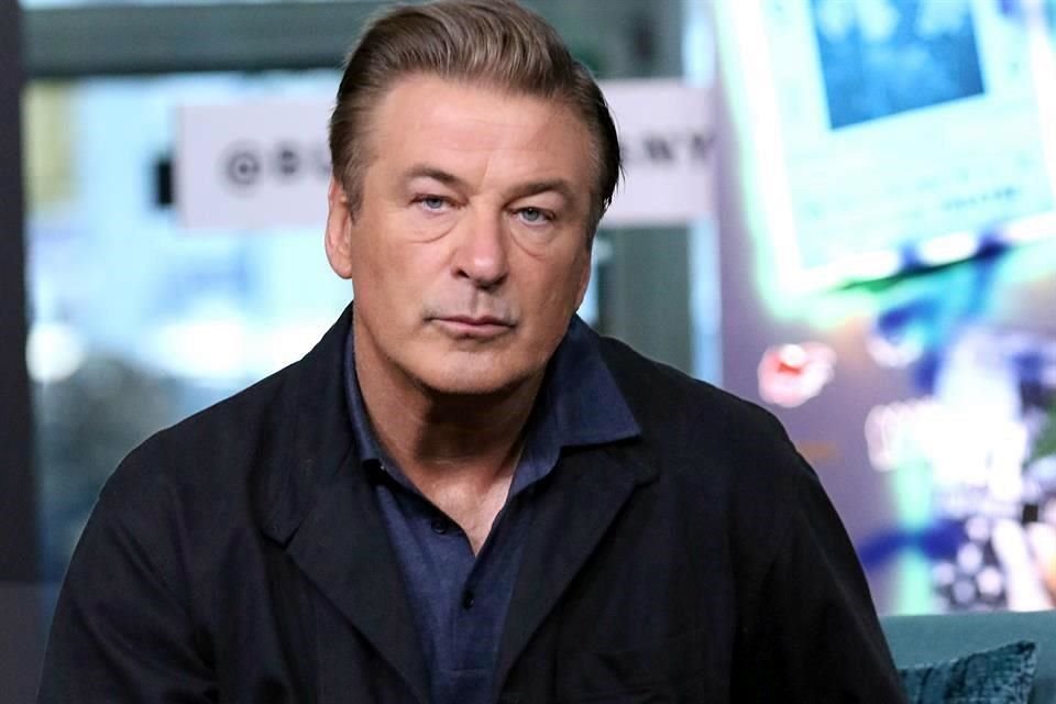 Varios políticos de derecha y partidarios de Donald Trump se han burlado, criticado y señalado a Alec Baldwin luego de la tragedia en un set de rodaje.