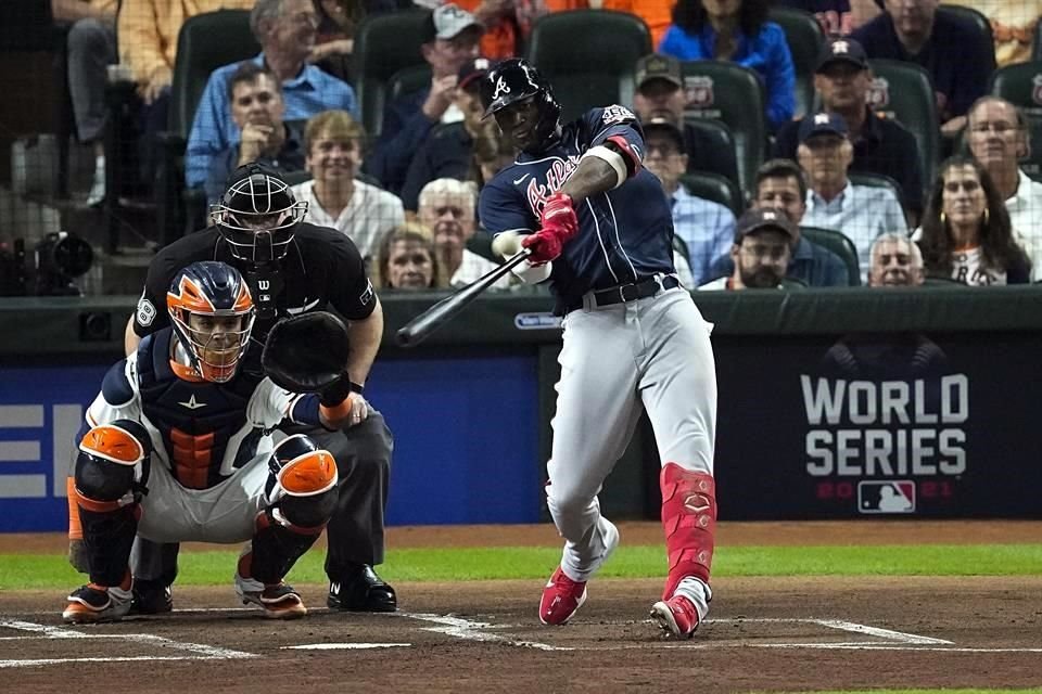 El cubano Jorge Soler arrancó el partido con jonrón e impulsó dos carreras.