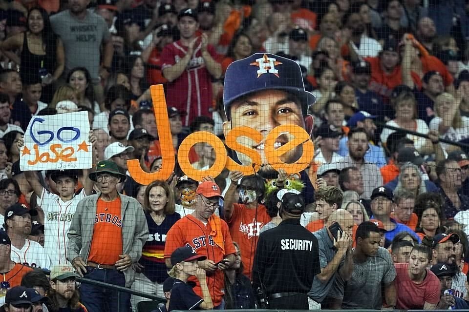 El Minute Maid Park se quedó con las ganas de celebrar el primer triunfo y vio como Bravos amenazó que no será fácil para Astros esta Serie Mundial.