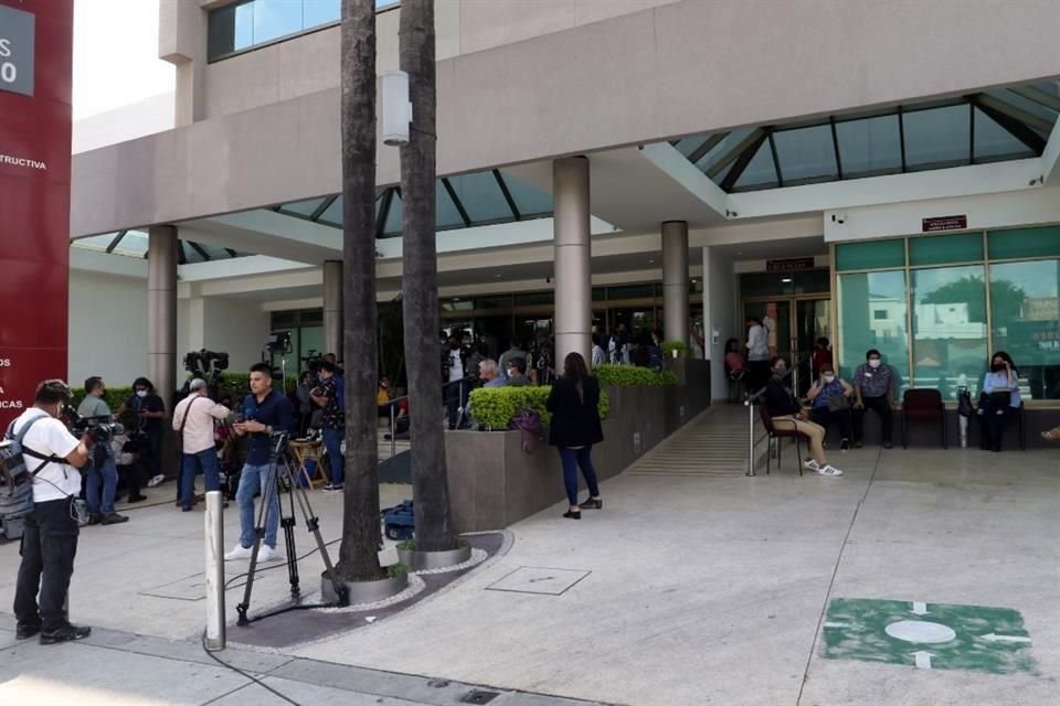 Vicente Fernández continuará su rehabilitación en el hospital de Guadalajara.