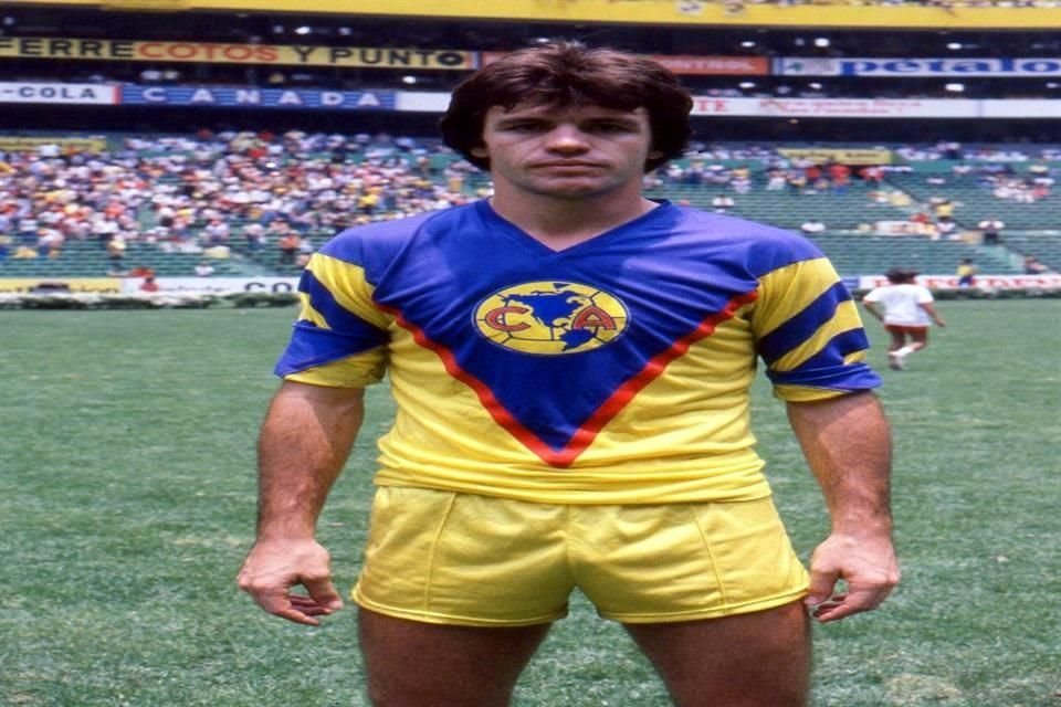 Javier Aguirre debutó en la campaña 1979-80 con las Águilas y en donde jugó 5 años en dos etapas.