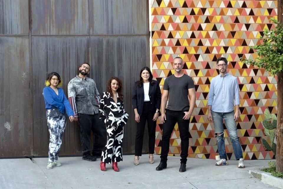 Paty Siller, Marcos Ruiz, Miriam Torres, Isa Castilla,  Rodrigo Feliz y Brett W. Shuttz, organizadores de Estación Material.