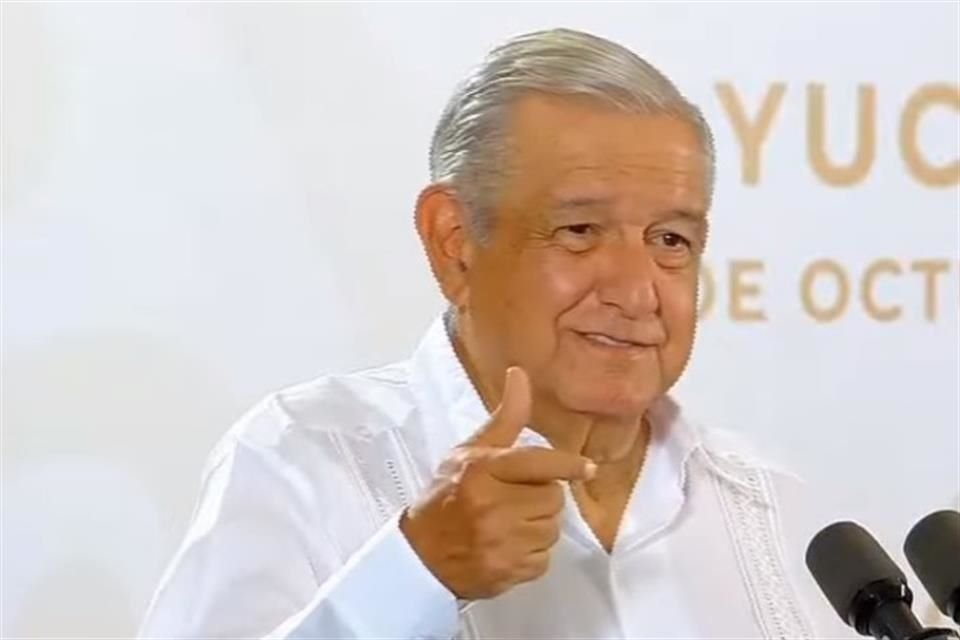 Andrés Manuel López Obrador en conferencia.